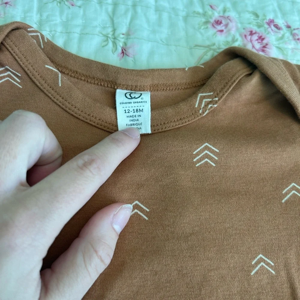 Colored organics onesie size 12-18 months - Picture 2 of 3